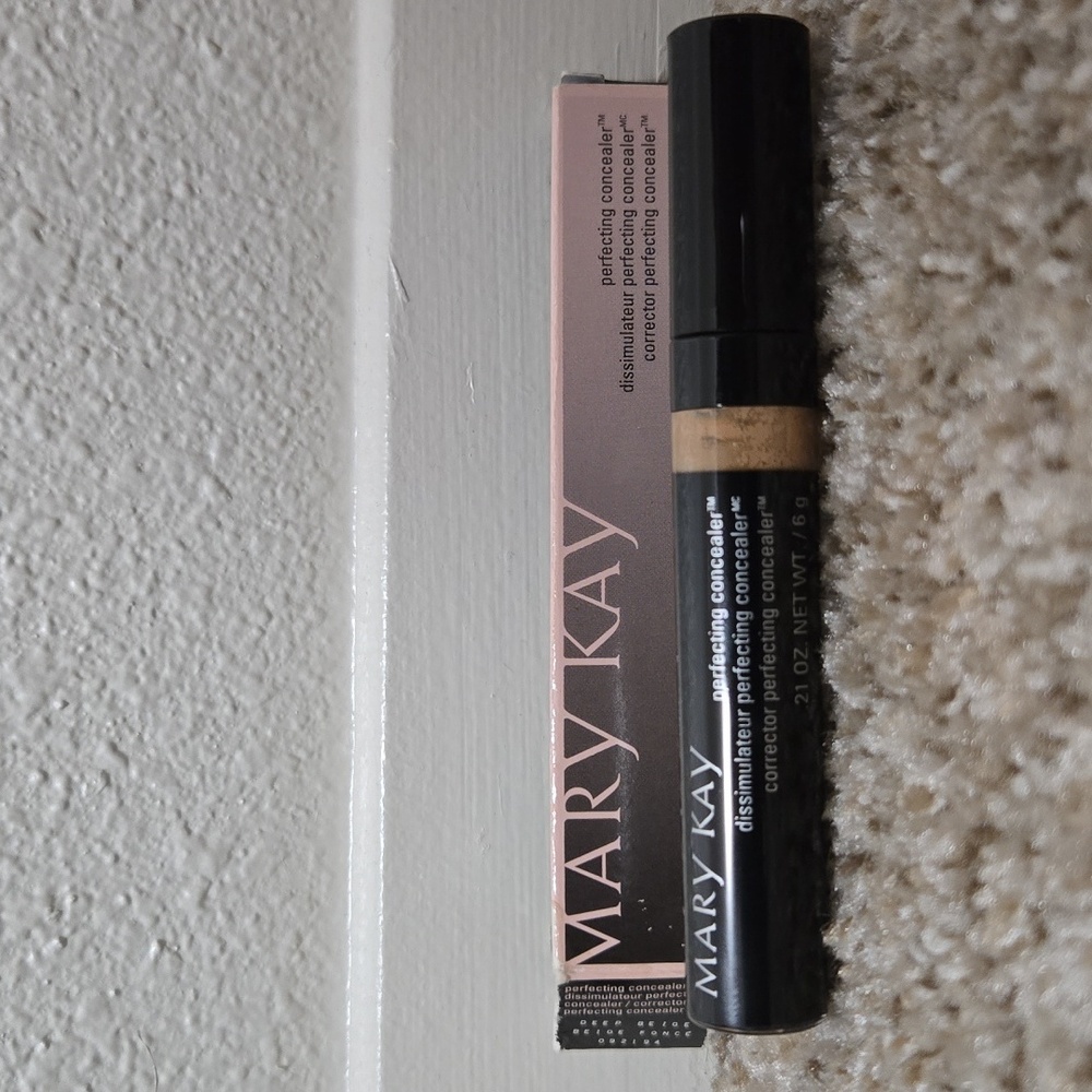 NIB - Mary Kay Perfecting Concealer - Deep Beige